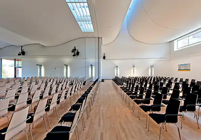 Bestuhlung im Plenarsaal